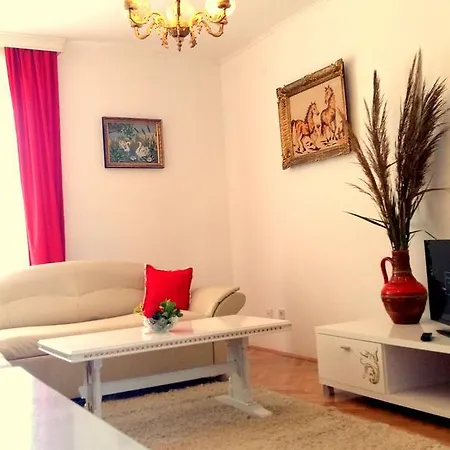 Flora Apartment *