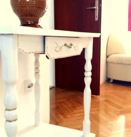 Flora Apartment Split